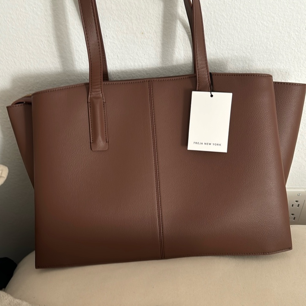 PALOMA TOTE PECAN - Freja NYC - BRAND NEW W/ TAGS & DUSTER BAG